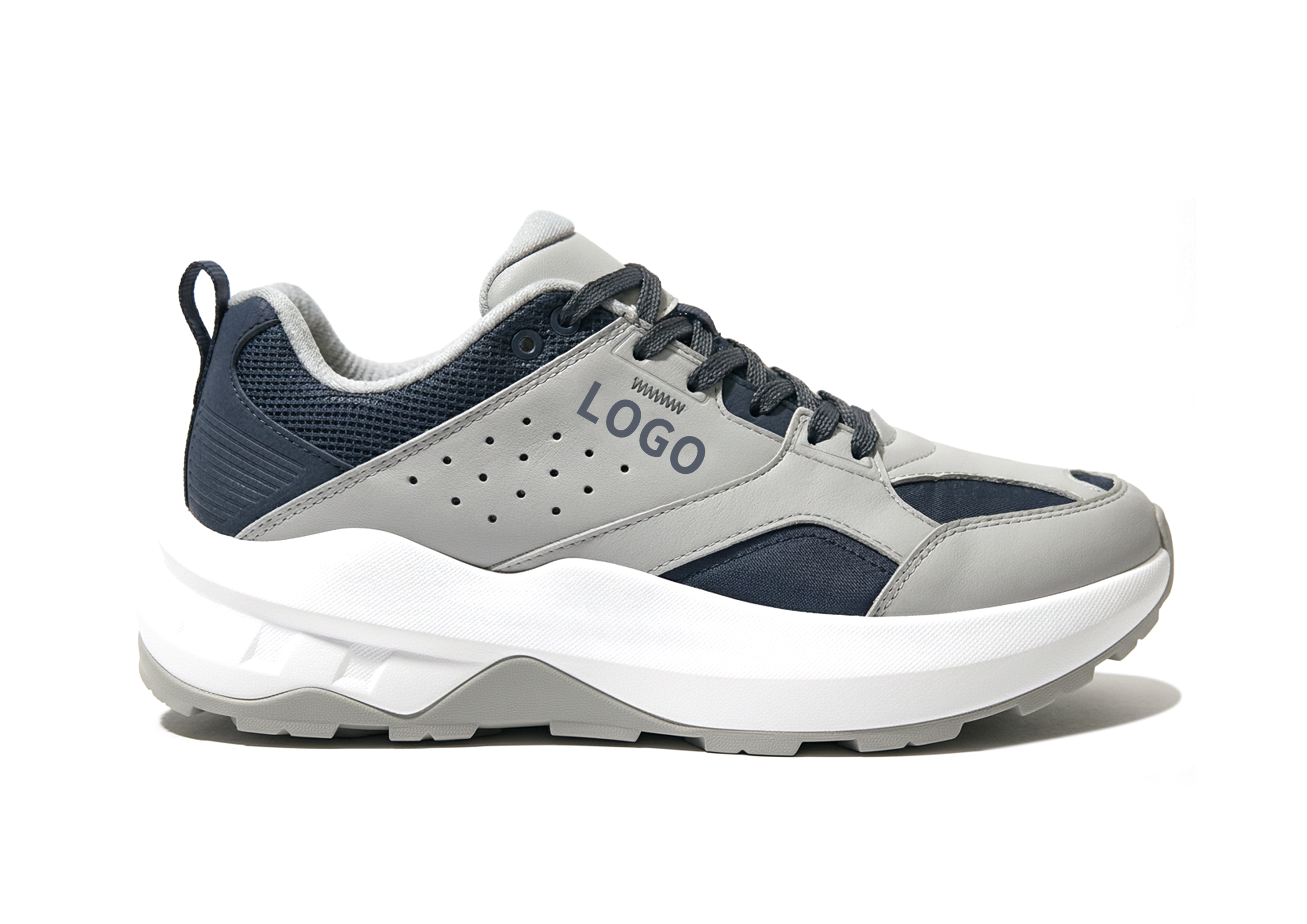 OEM Wide Toe Box Outdoor Walking Shoes with Rugged Lug Outsole